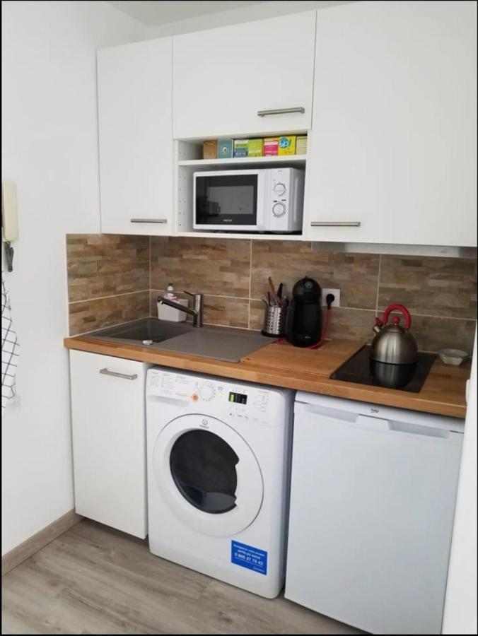 Apt With Balcony At 350 M From The Beach كابورغ المظهر الخارجي الصورة